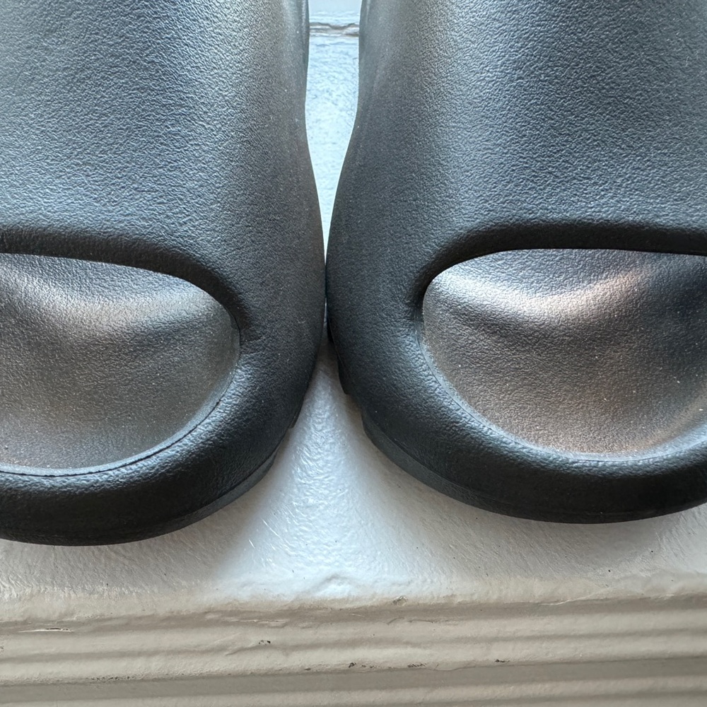 Authentic Yeezy - Picture 2 of 10